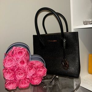 Michael Kors Black Tote Bag with Structured Design and Sturdy Handles